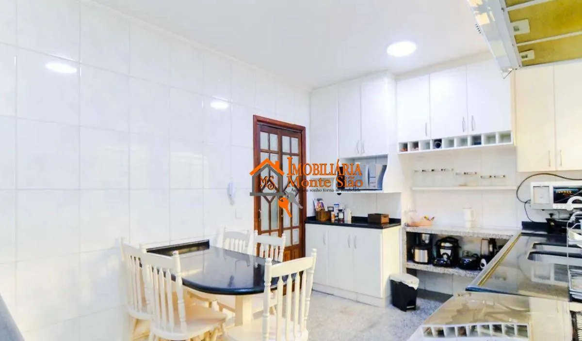 Imagem Sobrado com 6 dormitórios à venda, 245 m² por R$ 1.200.000 - Vila Galvão - Guarulhos/SP