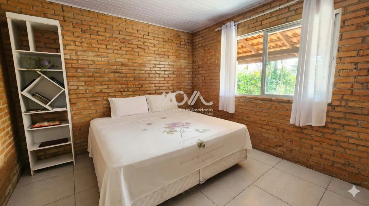 Imagem Casa localizada no Balneário Brandalize, no Bairro Pontal do Norte.

O imóvel possui 3 dormitório...