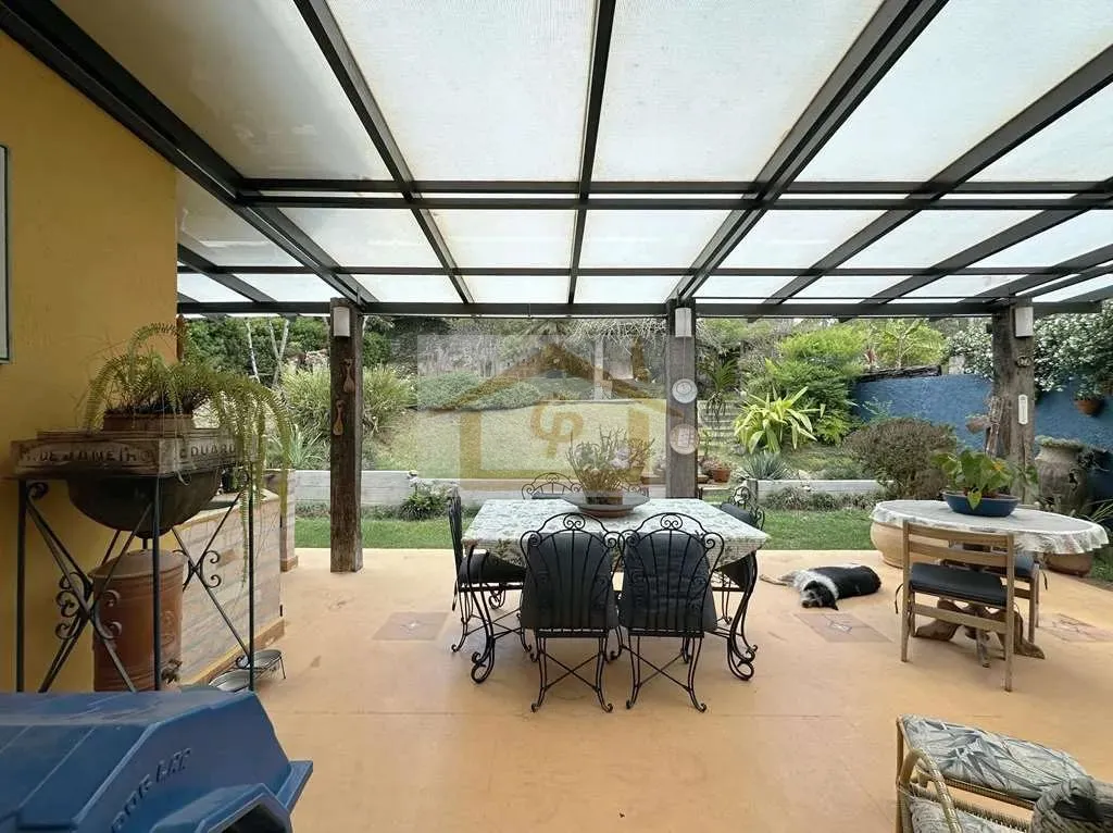 Imagem Rústica, avarandada, Mista alvenaria e madeira de lei, 3 dorms/1ste, gourmet, lareira!