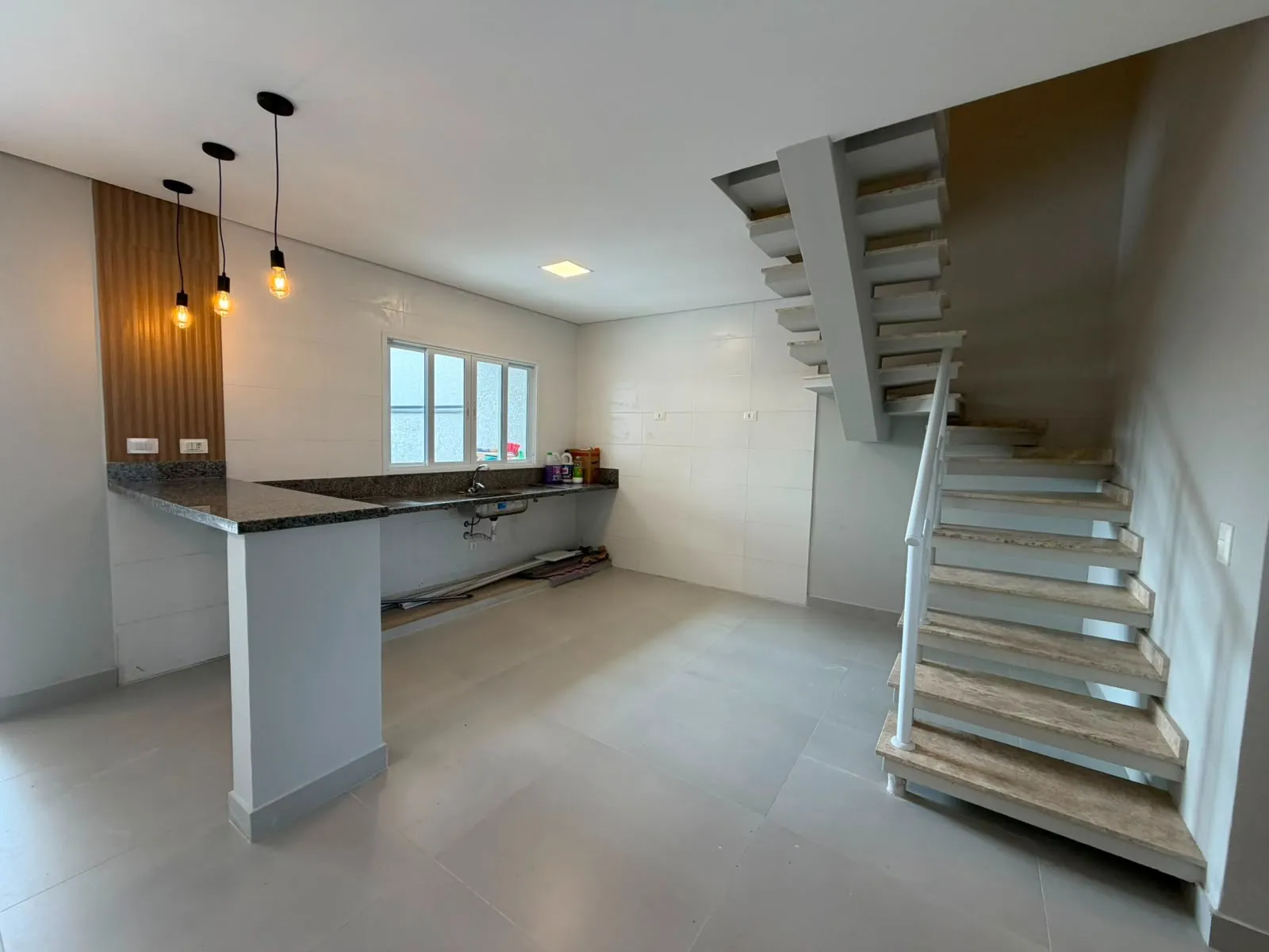 Imagem Casa à Venda, com 3 dormitórios, suíte master com closet, piscina, área gourmet e 147 m², no Golden Park II