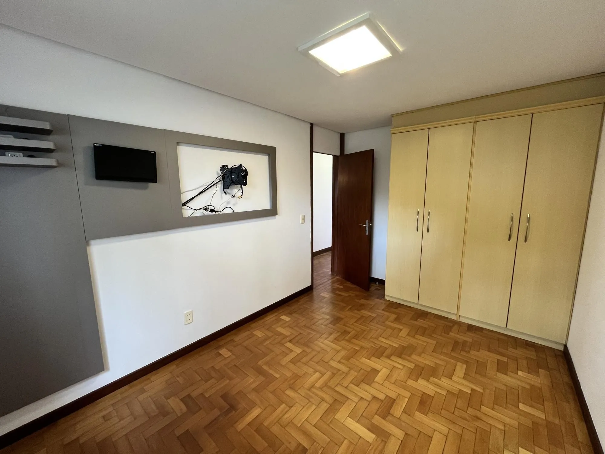 Imagem Casa para Venda - 160m², 3 dormitórios, sendo 1 suites, Jardim Botânico