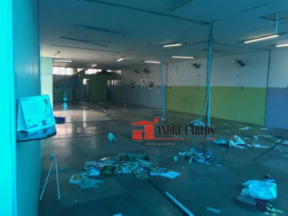 Imóvel Comercial à Venda ou Locação, 900 m² em Padroeira - Osasco