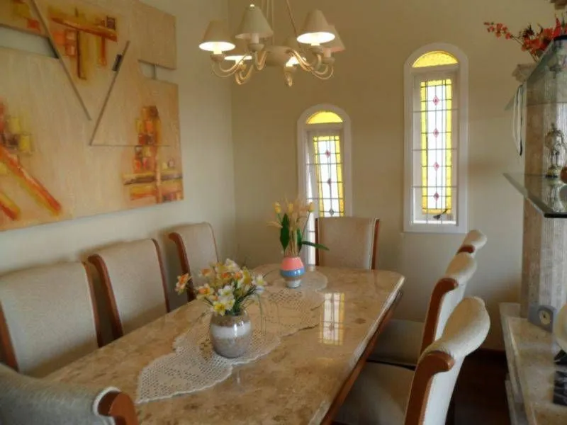 Imagem Casa para Venda - 348m², 3 dormitórios, sendo 1 suites, 2 vagas - Medianeira