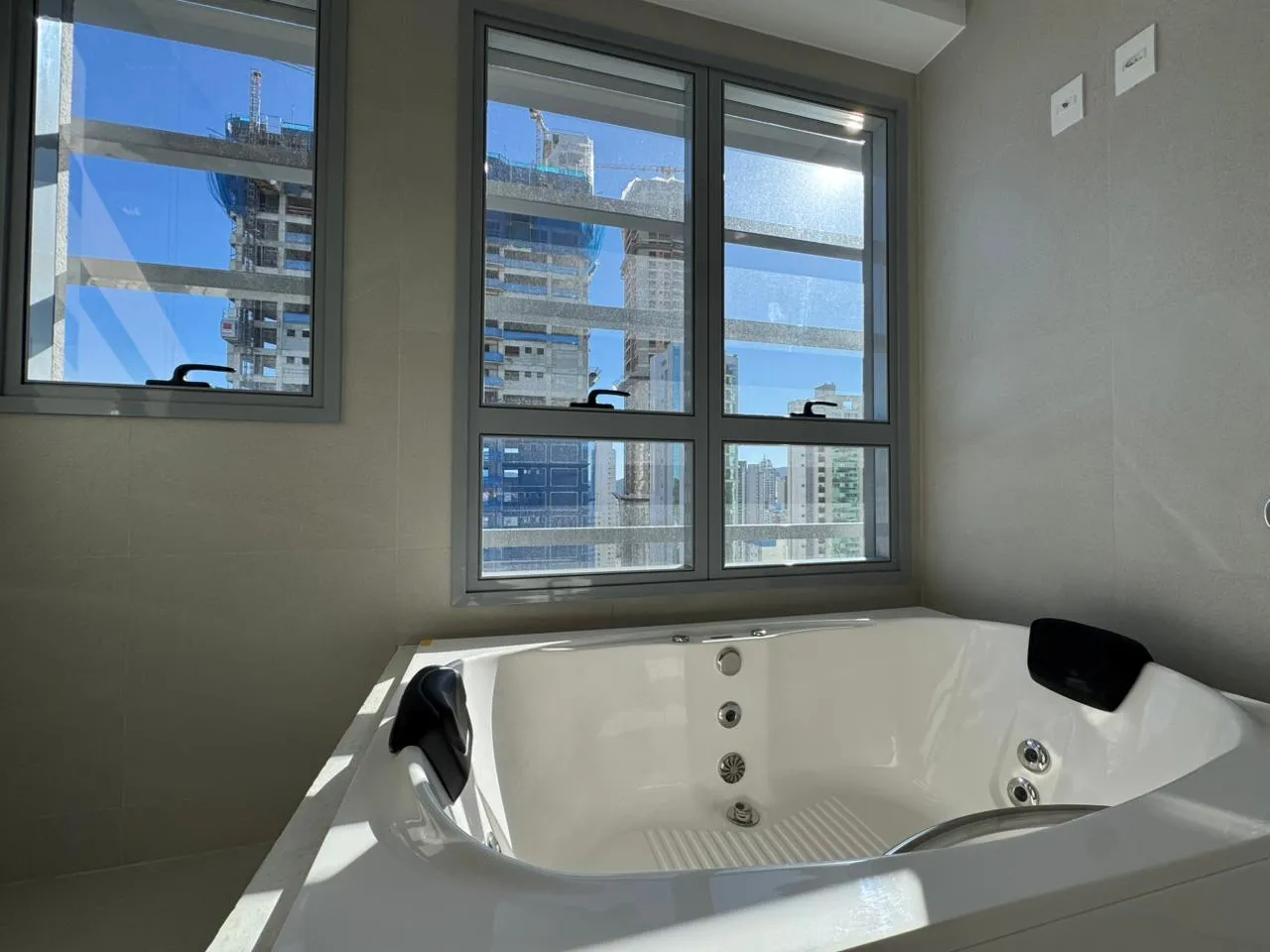 Imagem Apartamento com vista para o mar à venda com 171m2 por R$ 5.900.000,00