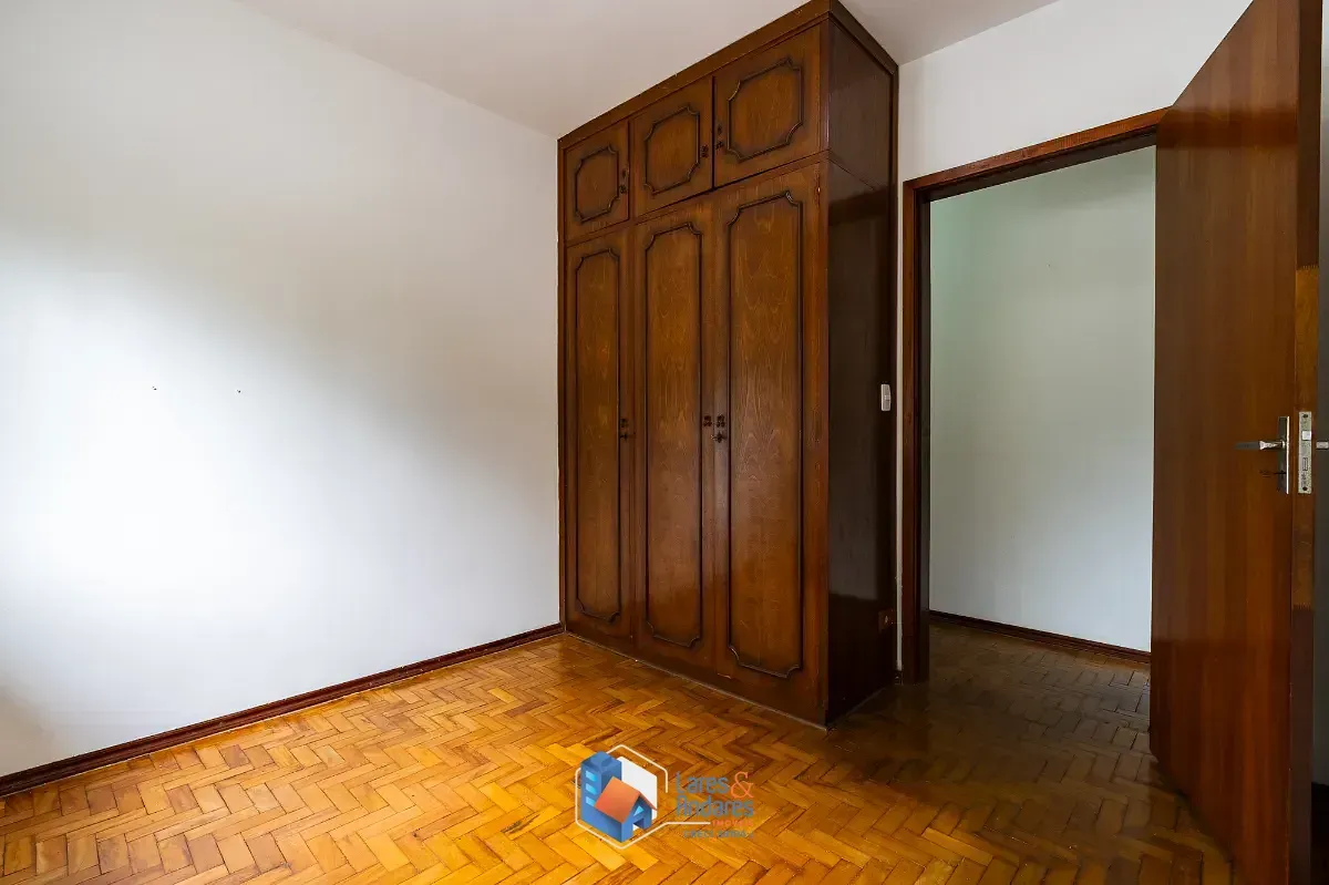 Imagem Sobrado para venda em Vila Firmiano Pinto com 3 quartos, sendo 1 suíte, 240m²