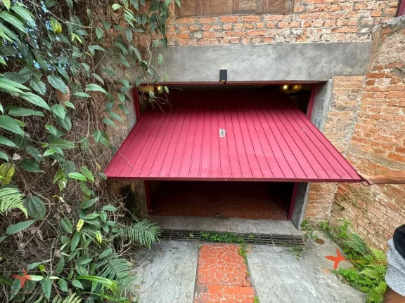 Imagem Casa para locação em Pinheiros, São Paulo-SP: 5 quartos, 5 salas, 2 banheiros, 2 vagas de garagem, 190m de área.
