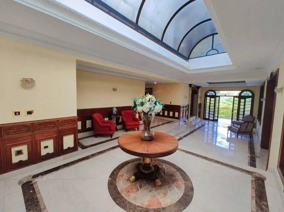 Imagem Imponente Casa à Venda em Tamboré - 5 Suítes, Piscina, Academia e Infraestrutura Completa