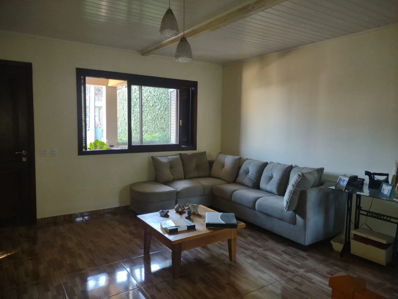 Imagem Casa com 4 quartos, suíte, piscina, lareira, churrasqueira em um terreno de 616m².