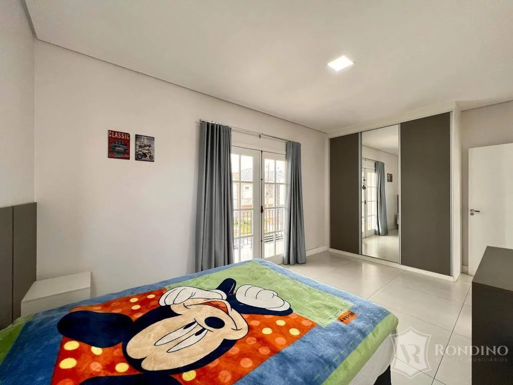 Imagem Casa Sobrado Condomínio Le France. Arquitetura Neoclássica