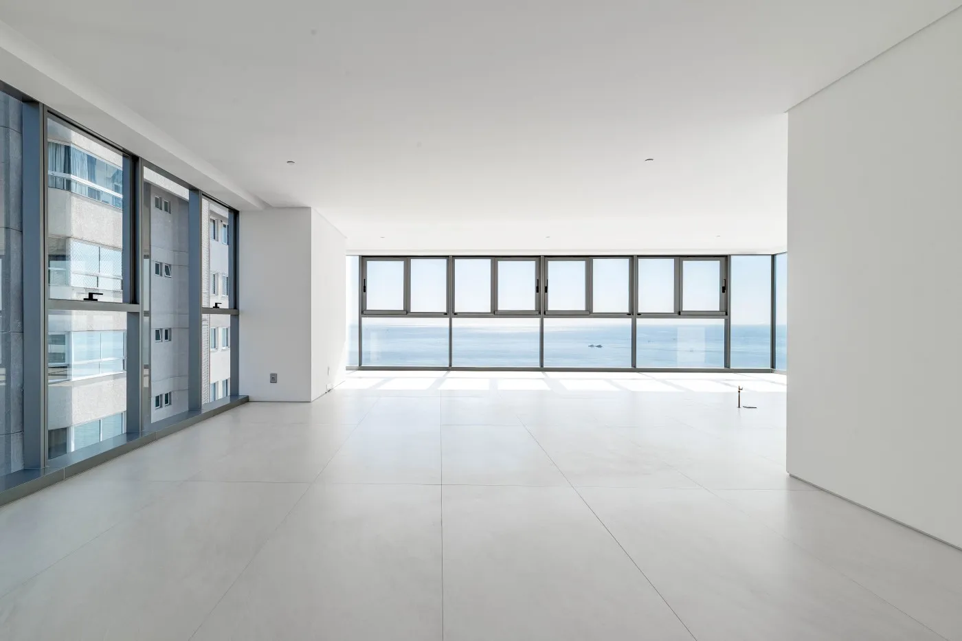 Imagem Apartamento Frente Mar para Venda em Balneário Camboriú, CENTRO, 4 dormitórios, 4 suítes, 5 banheiros, 4 vagas