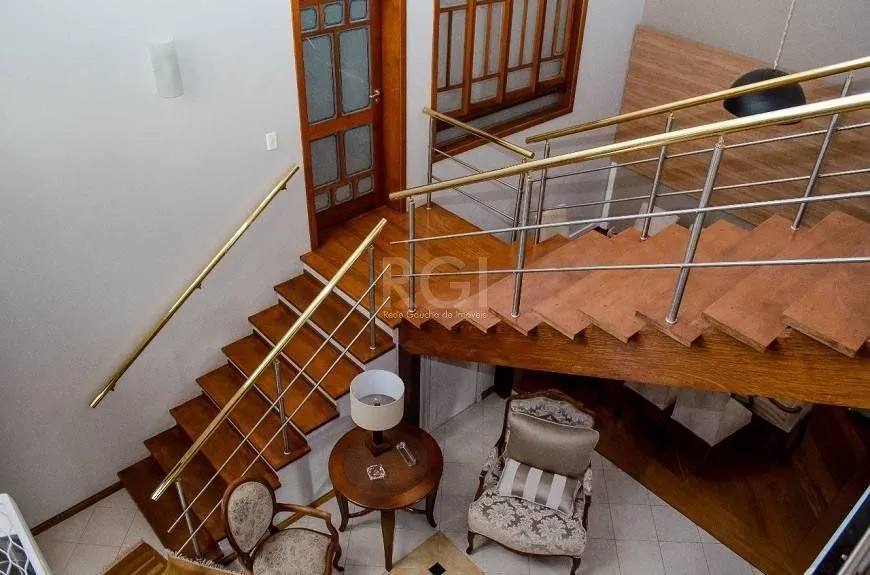 Imagem Casa com 5 dormitórios, 550 m² no Bairro Vila Jardim - Porto Alegre/RS