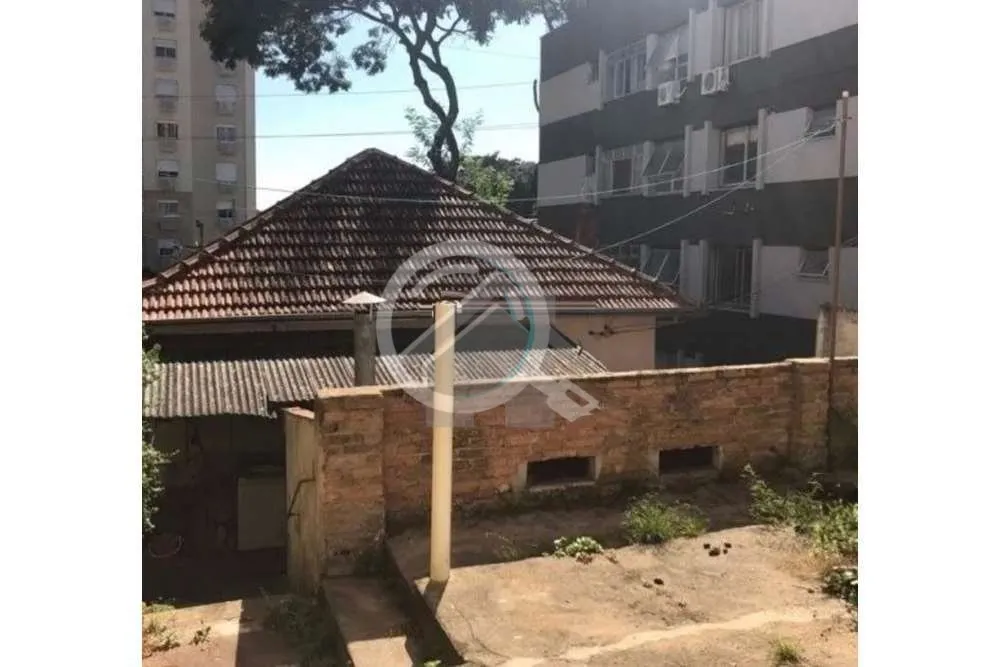 Imagem Terreno com ótima localização na Av. Lucas de Oliveira, 2630 Medindo 561,44m² No Bairro Petrópo...