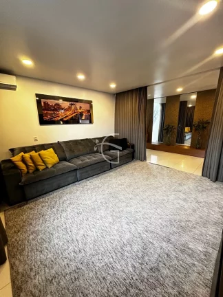 Imagem Venha se encantar com esta incrível casa localizada no prestigiado bairro Vila Nova, em Joinville.