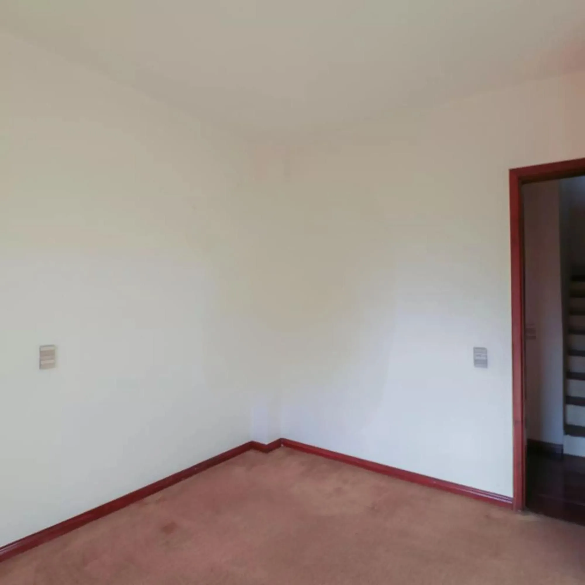 Imagem Casa à venda com 4 dormitorios no Bairro Nonoai - Porto Alegre