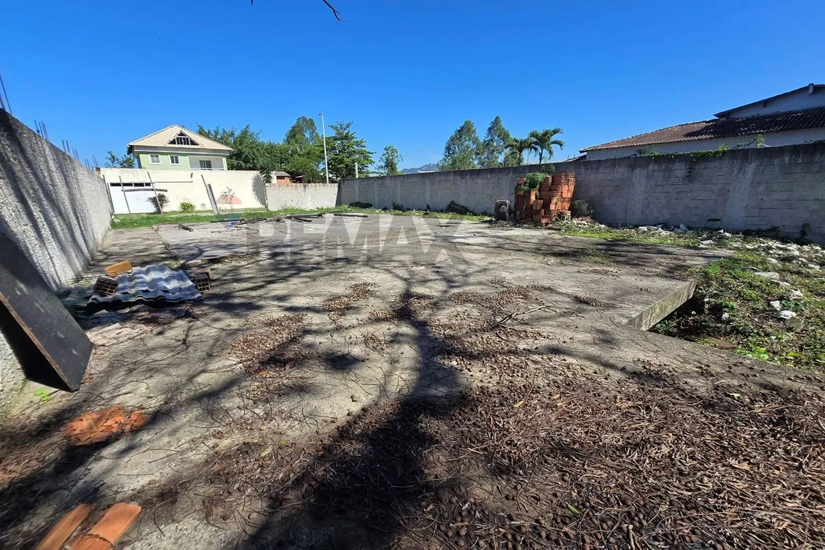 Imagem TERRENO COM FUNDAÇÃO E PROJETO DE CASA DUPLEX EM CONDOMÍNIO FECHADO - VARGEM PEQUENA