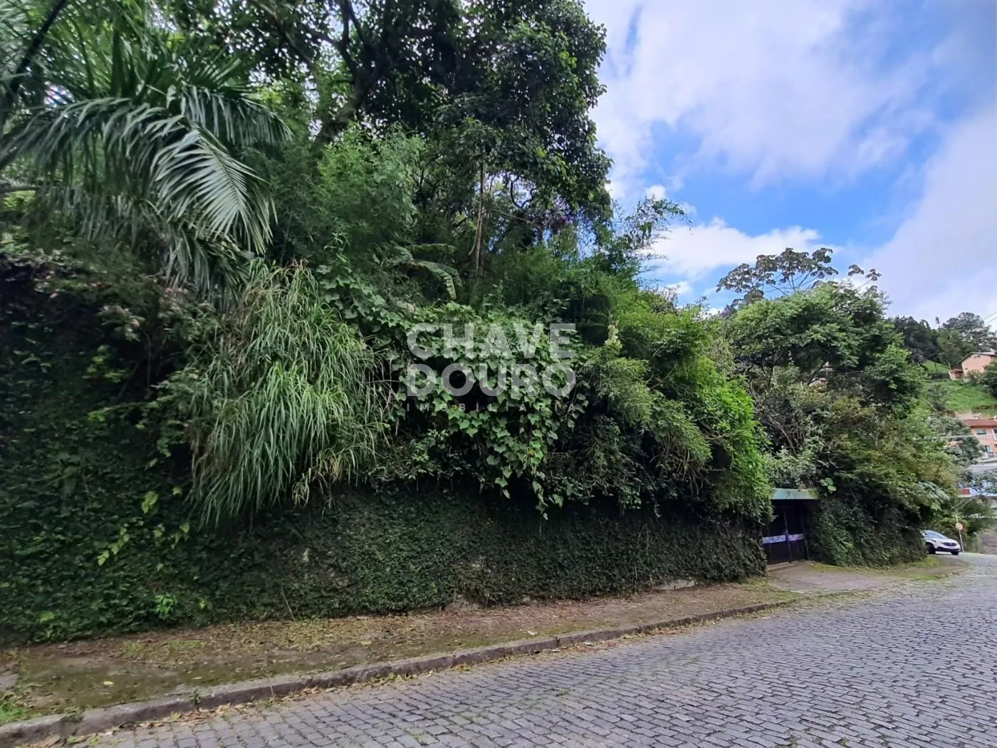 Imagem Terreno de 450m em localização central em bairro residencial