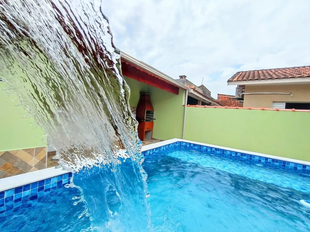 Imagem Casa para Venda em Mongaguá, Itaóca, 2 dormitórios, 1 suíte, 2 banheiros, 2 vagas