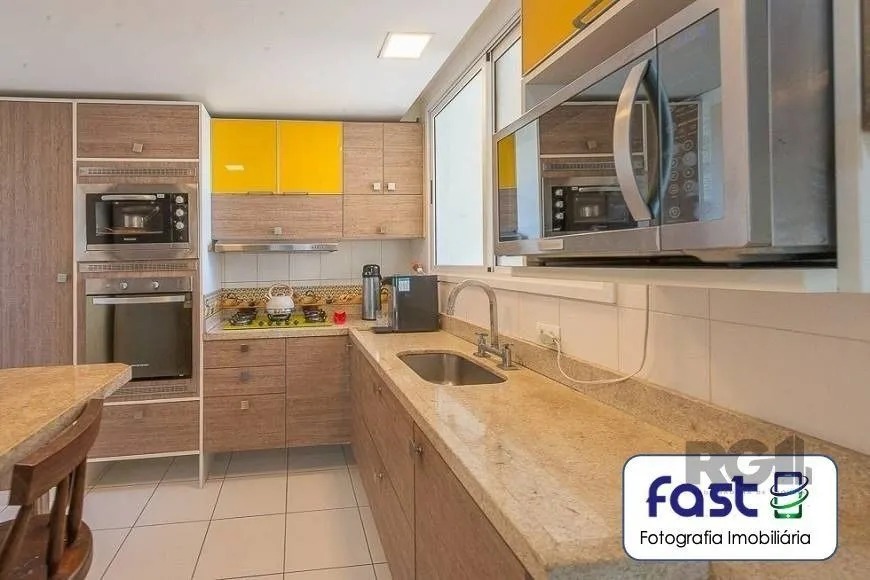 Imagem Vende Excelente Apartamento no Bairro - Jardim do Salso - Porto Alegre