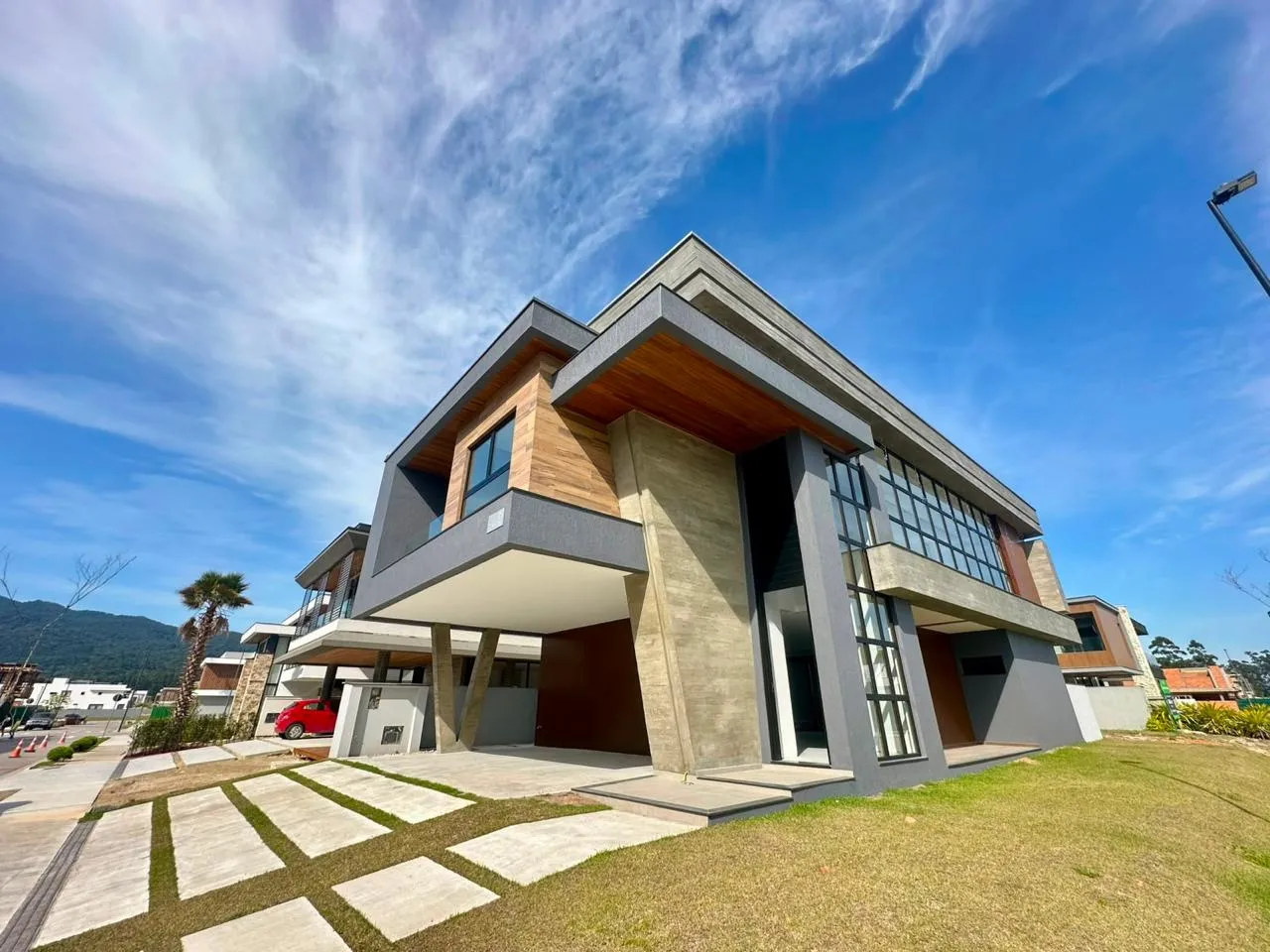 Foto do imóvel Casa à venda com 354m2 por R$ 8.500.000,00