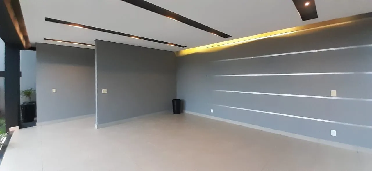Imagem Casa de alto padrão no Alphaville Nova Esplanada, Votorantim, com 5 suítes, piscina e vista privilegiada, próxima ao Campolim e Shopping Iguatemi.