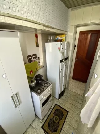 Imagem Apartamento segundo andar de escada 2 quartos sala cozinha 01 banheiro uma vaga de garagem e area gourmet