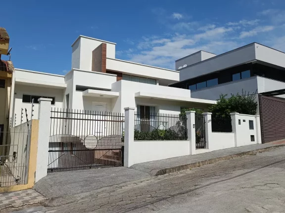 Imagem CASA RESIDENCIAL em SÃO JOSÉ - SC, CENTRO