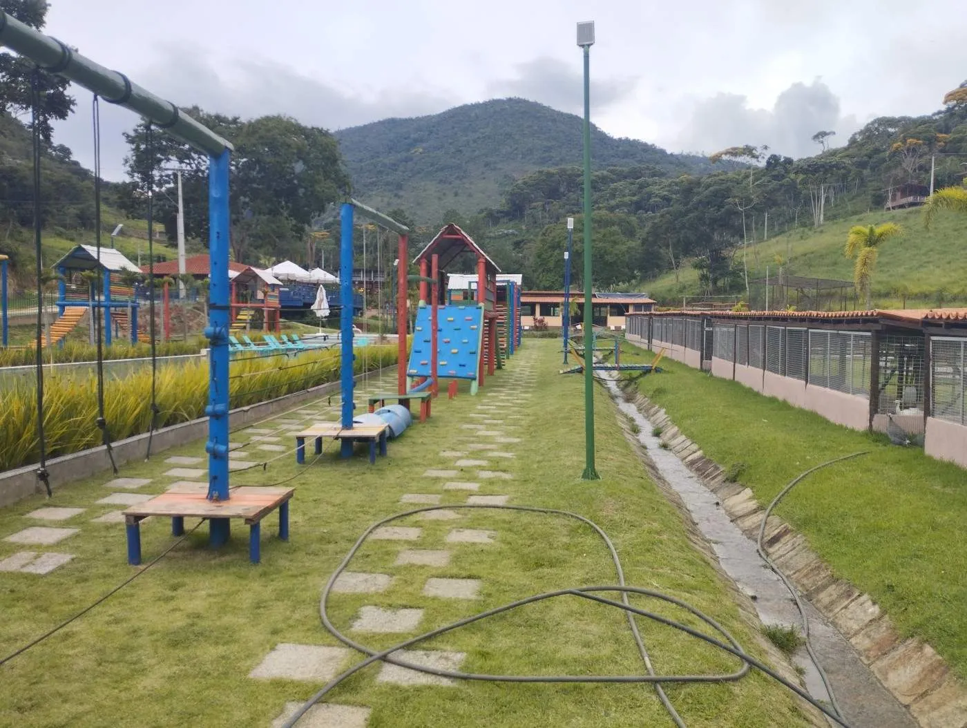 Imagem Terreno em Condomínio para Venda em Teresópolis / RJ no bairro Fazenda Alpina
