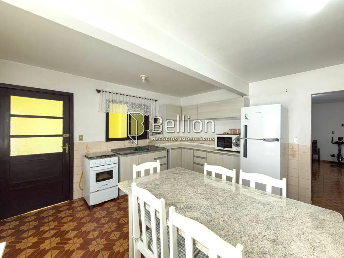 Imagem Duas casas em um único terreno: uma excelente oportunidade para morar, investir ou gerar renda!