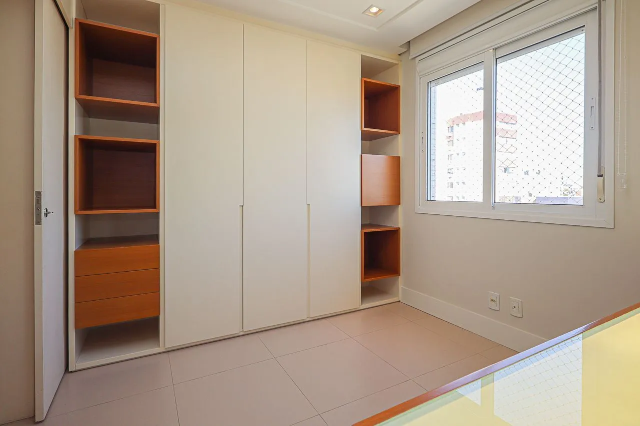 Imagem Apartamento de 3 quartos, 3 suítes, com 02 garagens individuais no Bairro Petrópolis, próximo a Encol.