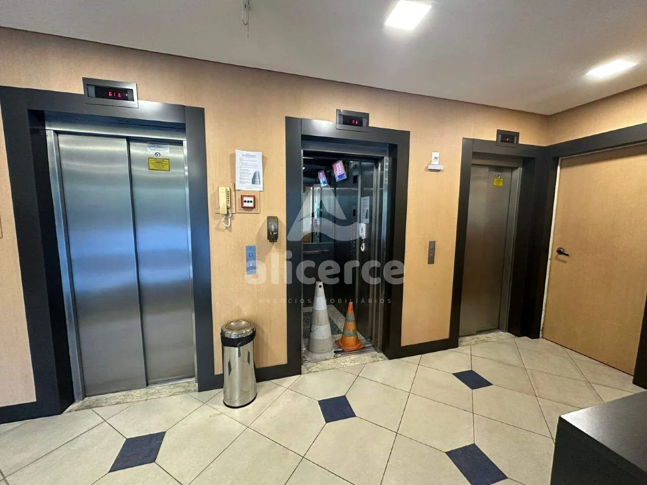 Imagem Excelente sala comercial com 30 m2 no bairro Trindade em Florianópolis