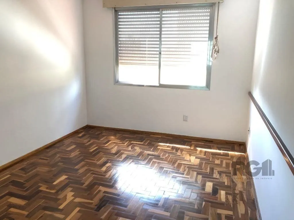 Imagem Apartamento no Passo D'areia de 2 dormitórios e vaga desocupado