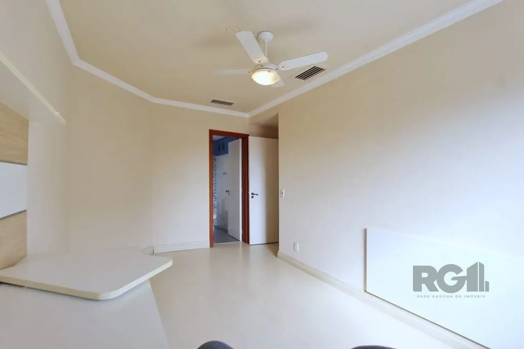 Imagem Excelente casa de 324m² com 4 dormitórios e 2 vagas.