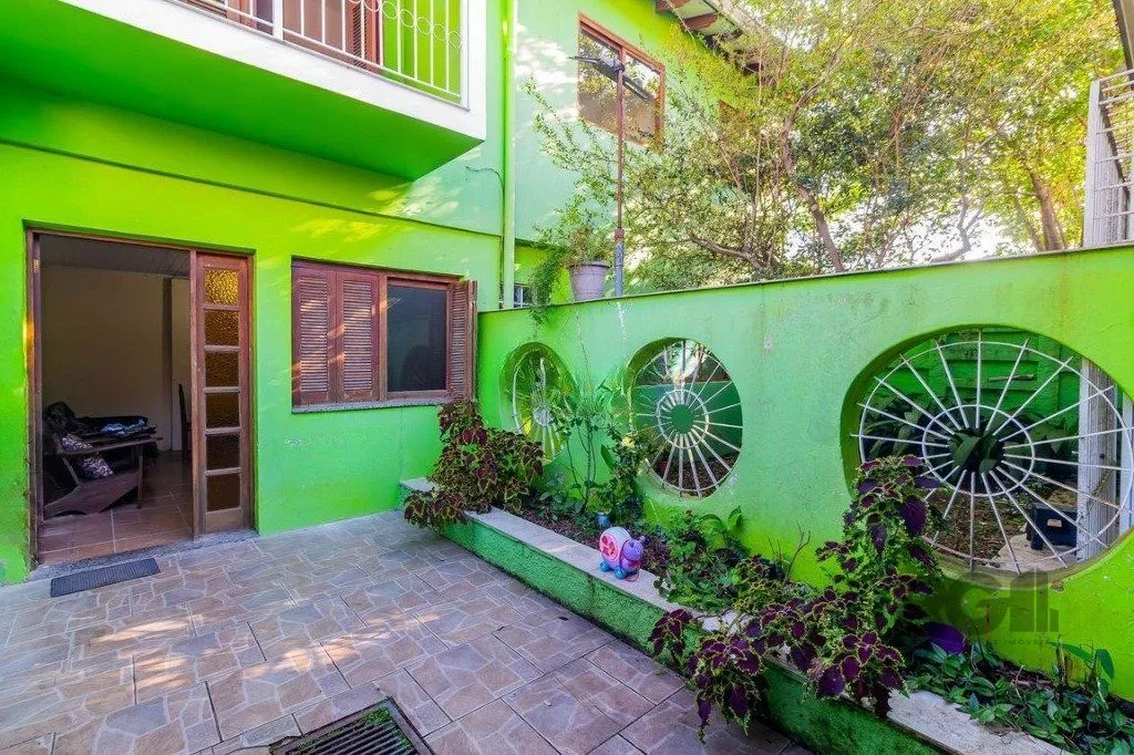 Imagem Casa de 4 dormitórios no bairro Belém Novo