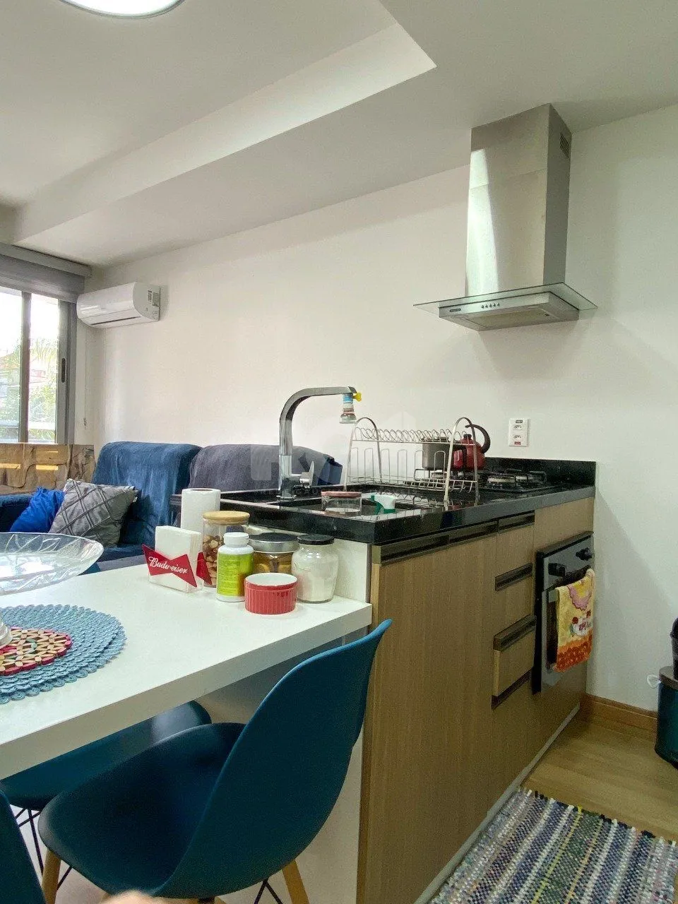 Imagem Apartamento em prédio premiado, totalmente montado, no miolo do Menino Deus
