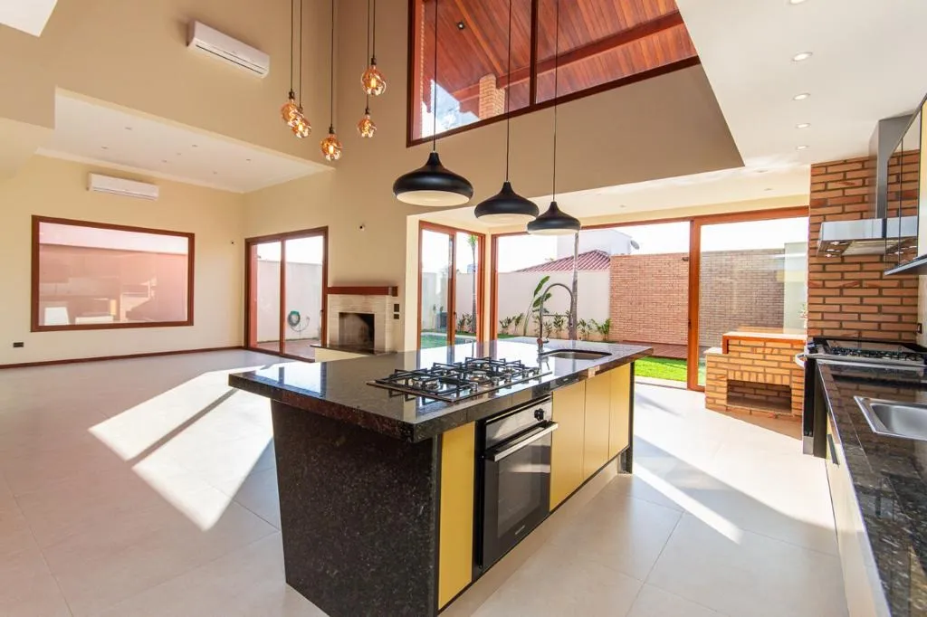 Imagem LINDA CASA CONDOMÍNIO CASTANHEIRA!! 370M²