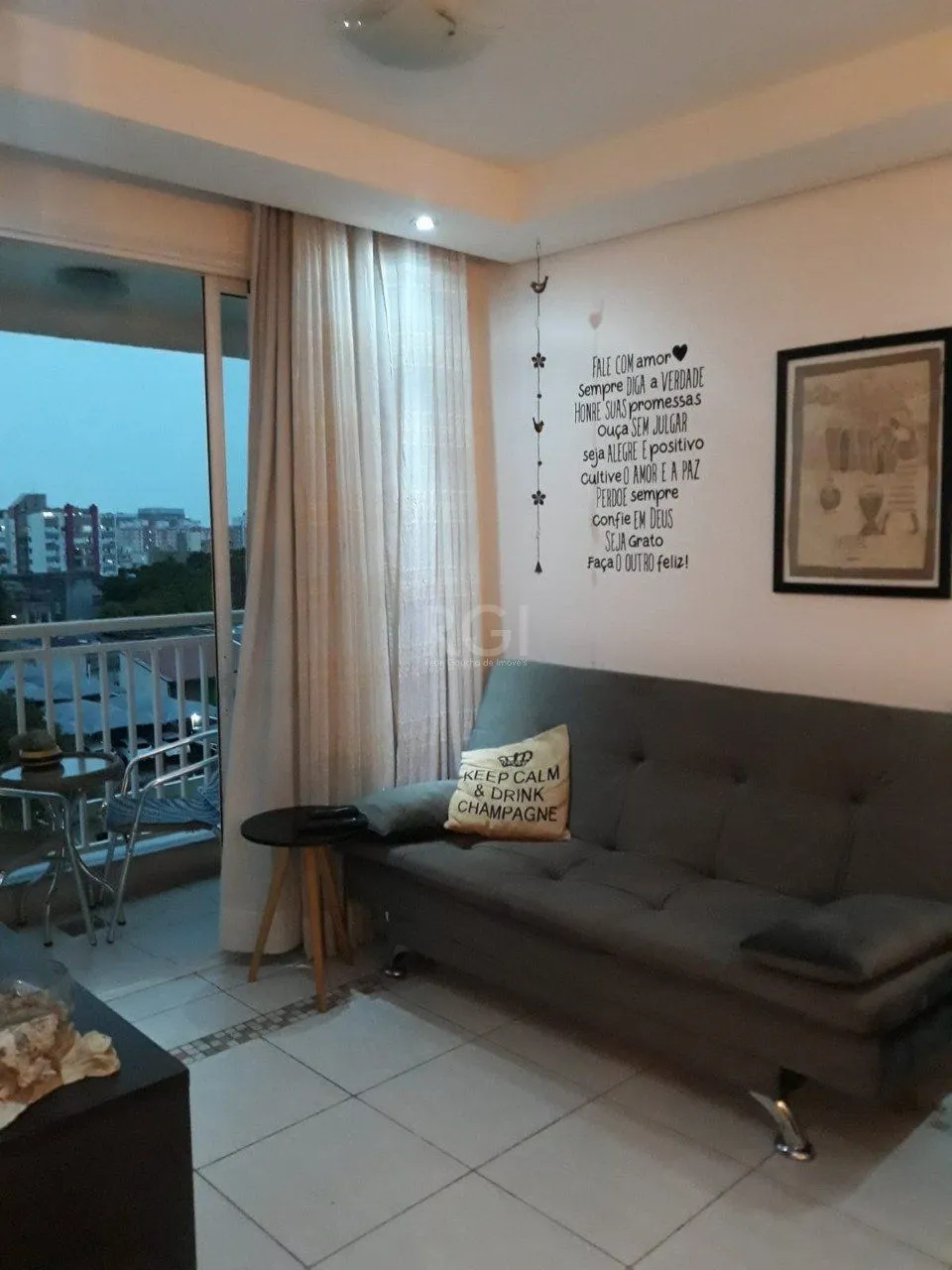 Imagem Apartamento de três dormitórios, suíte e uma vaga de garagem no bairro Cristo Redentor em Porto Alegre.