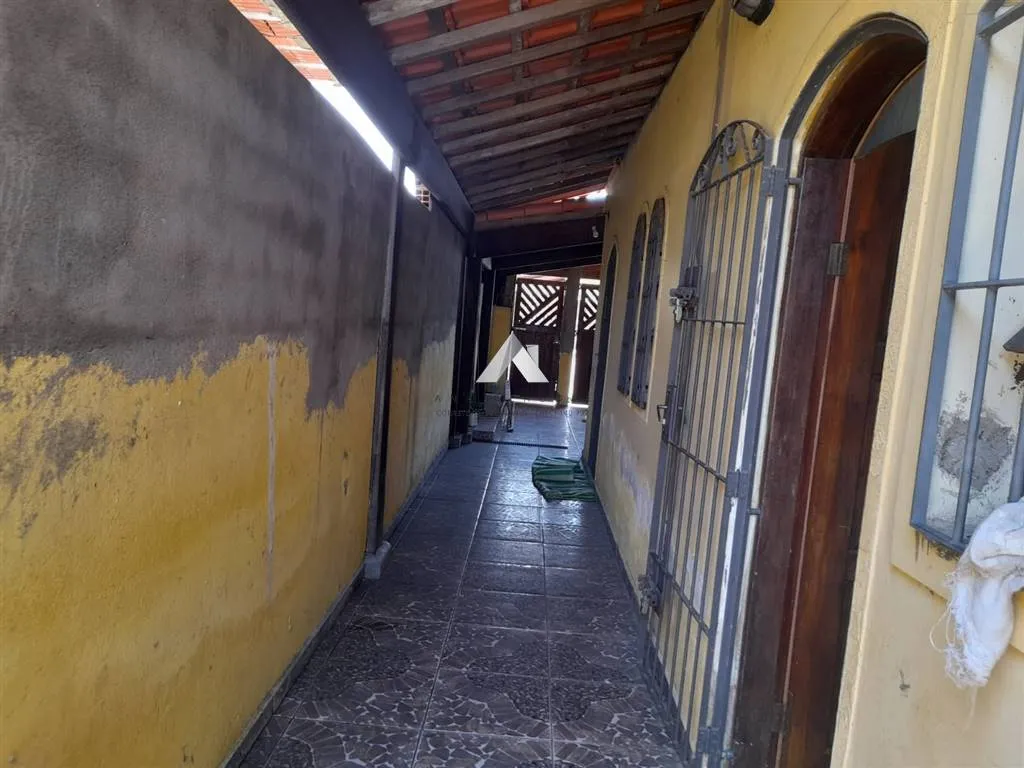 Imagem Casa na praia de Mongaguá bairro de moradores fixos, otima localização.
