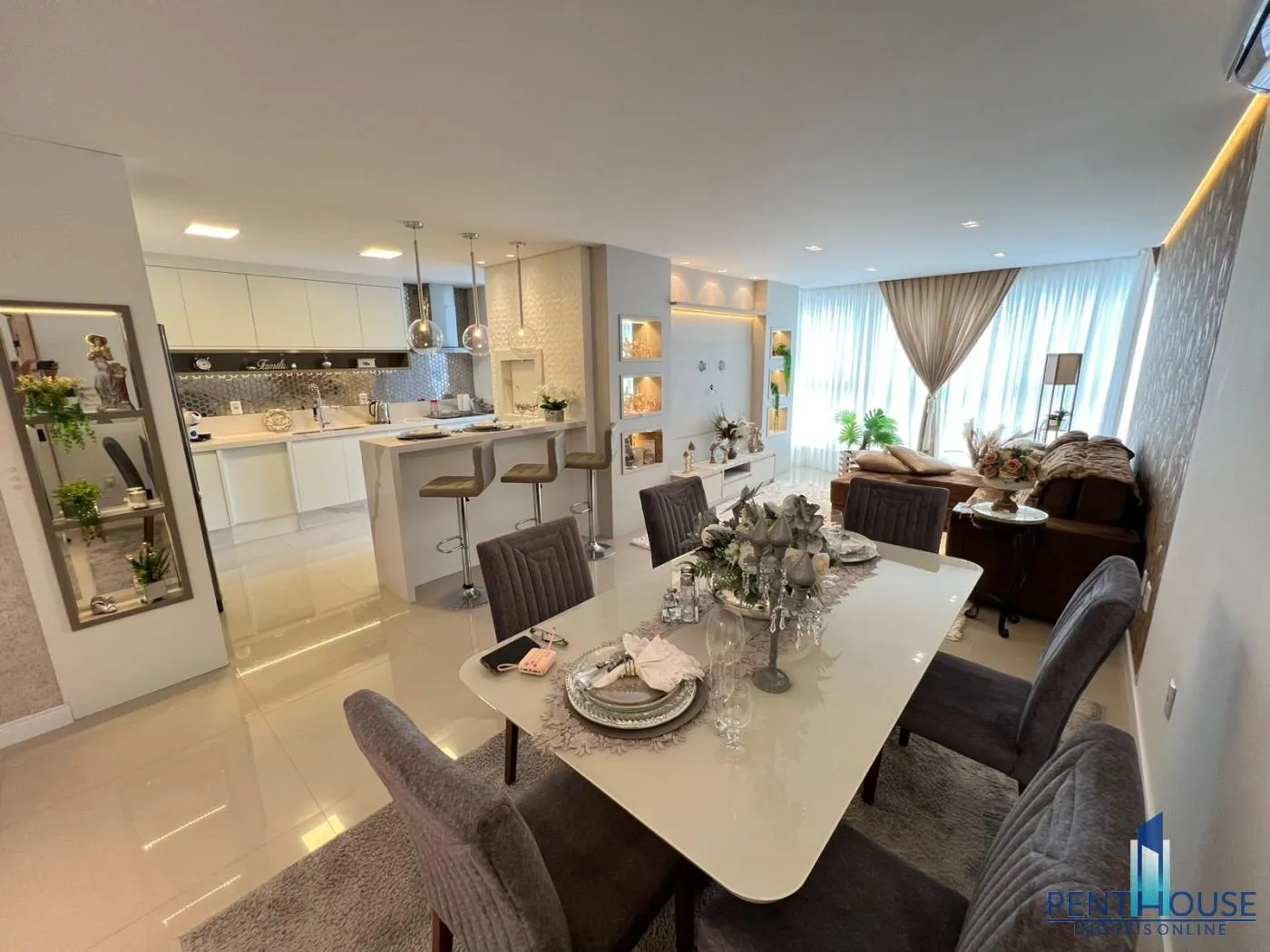 Imagem Apartamento Zona Central para Venda em Balneário Camboriú, CENTRO, 3 dormitórios, 3 suítes, 4 banheiros, 3 vagas