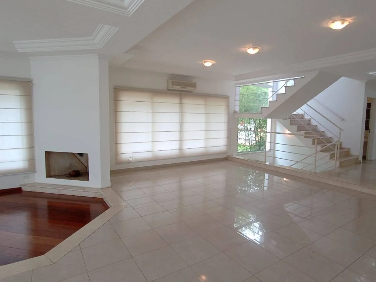 Imagem Casa Sobrado de 700m² Localizada no Residencial Zero!