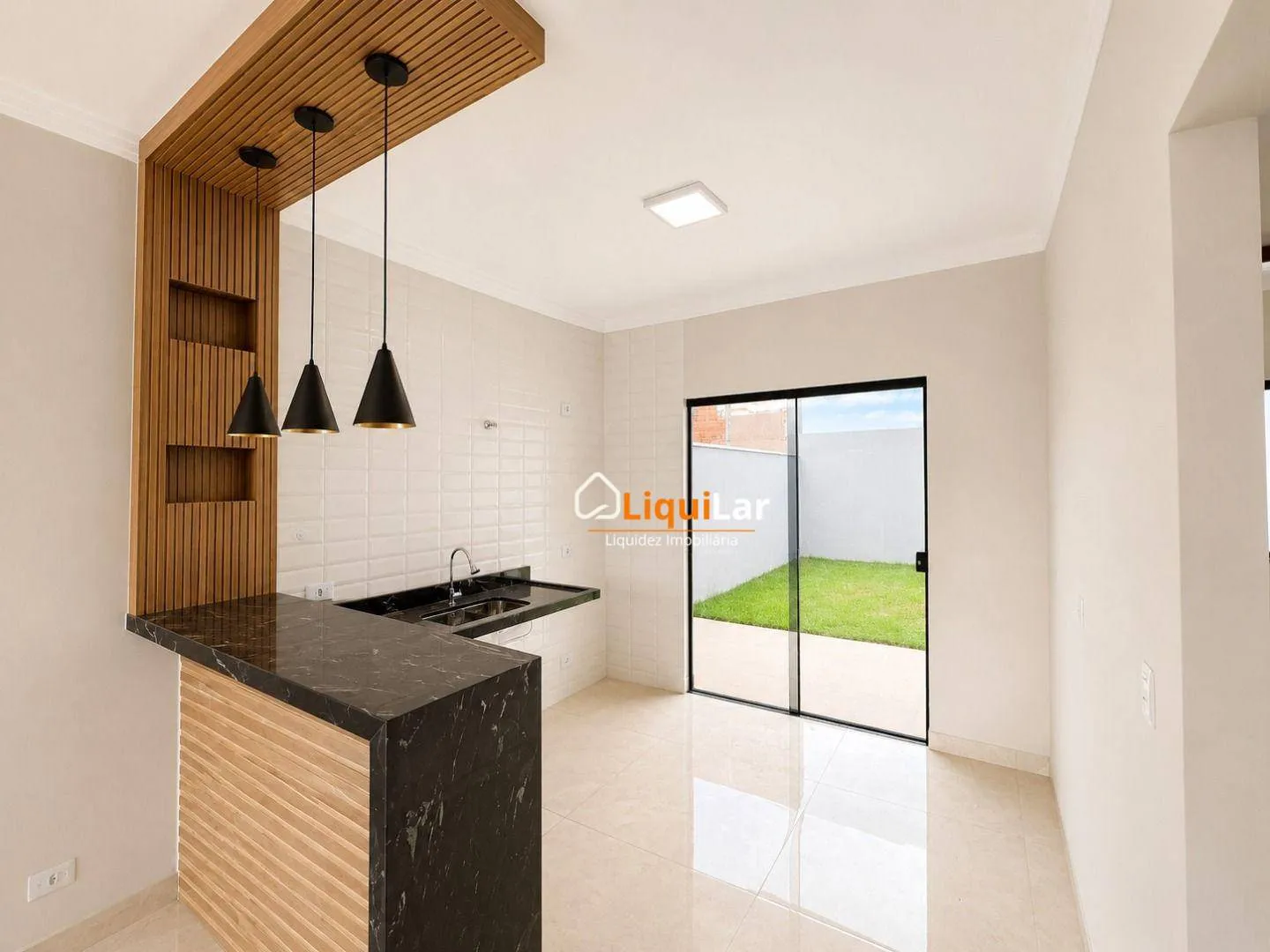 Imagem Casa à Venda com Suíte e Amplo Quintal em Localização Privilegiada Próxima à Lagoa Itatiaia