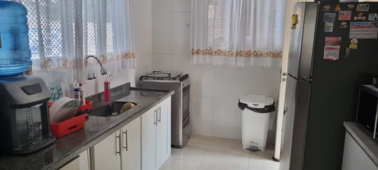 Imagem Linda casa à venda com piscina, 3 quartos, 1 suíte, 3 vagas em Peruíbe, SP