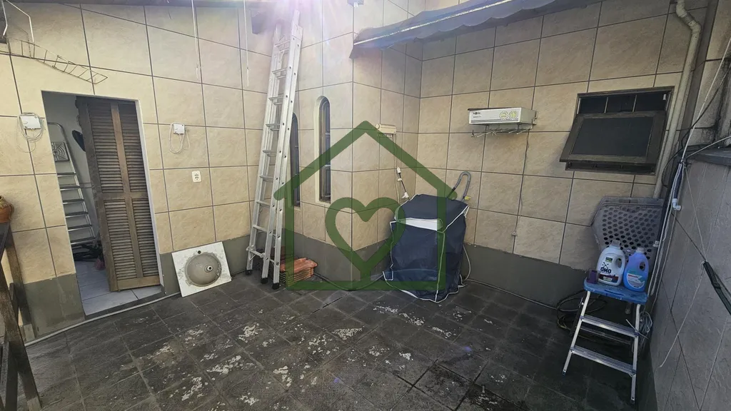 Imagem Casa no Bairro Santo Antônio com 167 m², 4 Dormitórios e 2 Suítes em Rua Tranquila 
Localizada n...