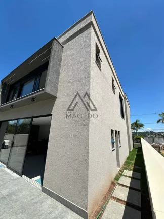 Imagem Conforto e Segurança em Condomínio Fechado - Casa de Alto Padrão à Venda