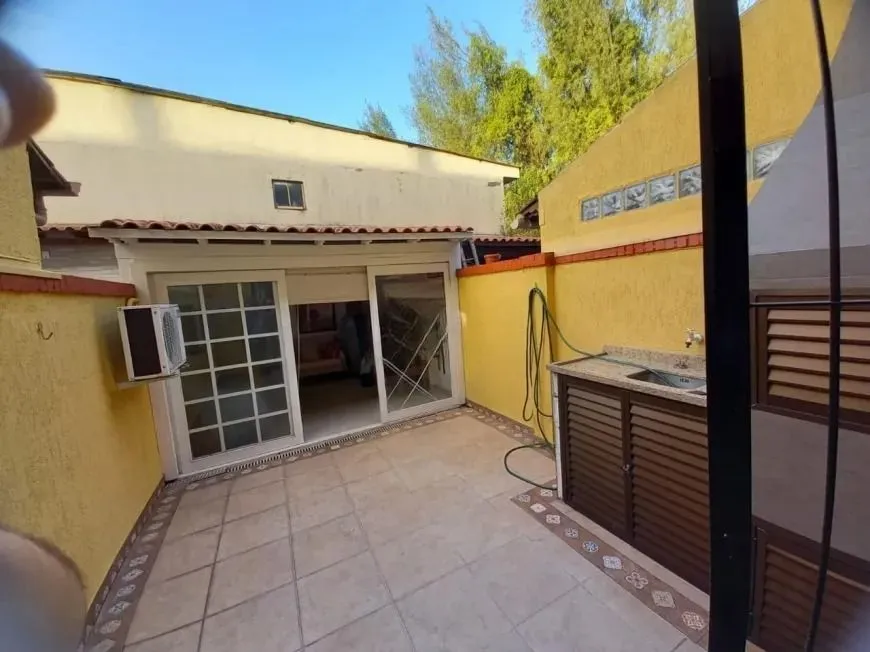 Imagem Casa de 3 Andares com Pátio e Churrasqueira Próxima ao Bourbon Country