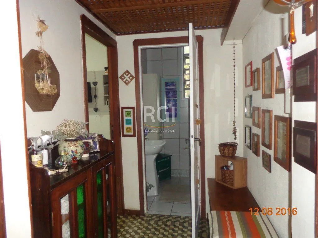 Imagem Casa para Venda - 240m², 6 dormitórios, 4 vagas - Teresópolis