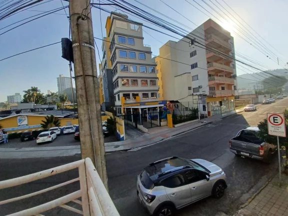 Imagem Casa para Venda em Concórdia, Centro, 2 dormitórios, 2 suítes, 5 banheiros