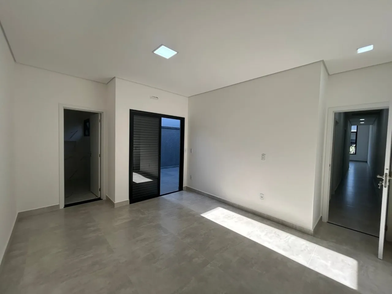Imagem Imperdível! Casa em condomínio à venda em Sorocaba-SP, bairro Wanel Ville, 3 quartos, 3 suítes, 1 sala, 4 banheiros, 2 vagas, 132m².