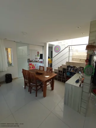 Imagem Casa de luxo em condomínio à venda em Pitangueiras, Lauro de Freitas-BA: 5 quartos, 3 suítes, 3 salas, 1 banheiro, 2 vagas, 160m²!