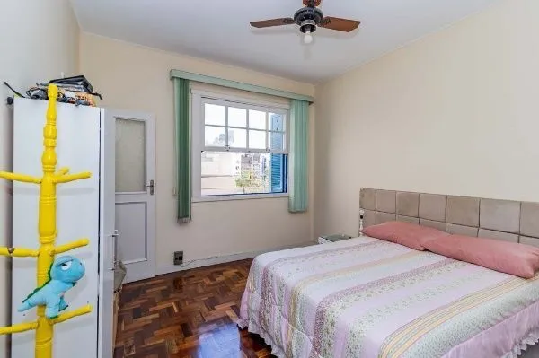 Imagem Vende-se apartamento com 2 quartos, sacada e 1 vaga - 113 m² - Moinhos de Vento
