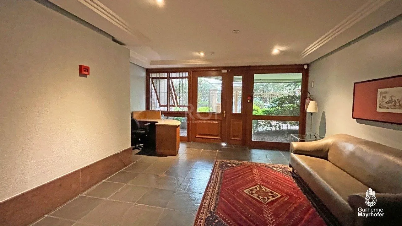Imagem Cobertura para Venda - 327m², 3 dormitórios, sendo 3 suites, 5 vagas - Petrópolis
